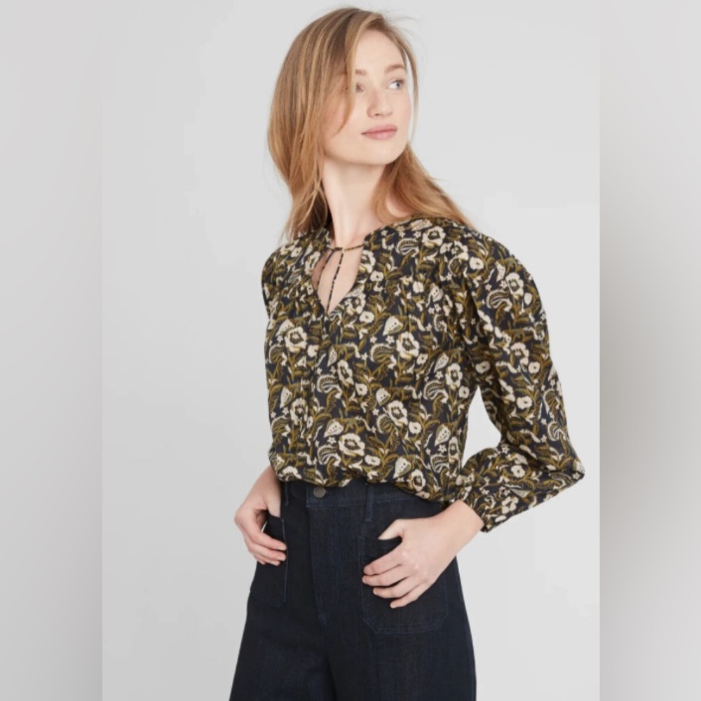 Banana Republic Boho Top 100% cotton. Great used condition.